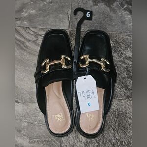 Time and Tru’s Loafer Mules Size 6 NWT